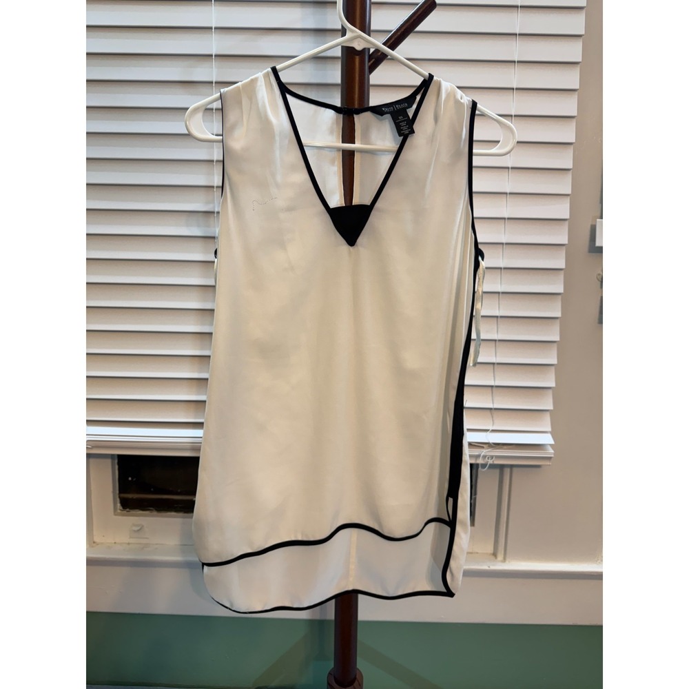White House l Black Market Silk Cream V Neck Sleeveless Blouse Size XS